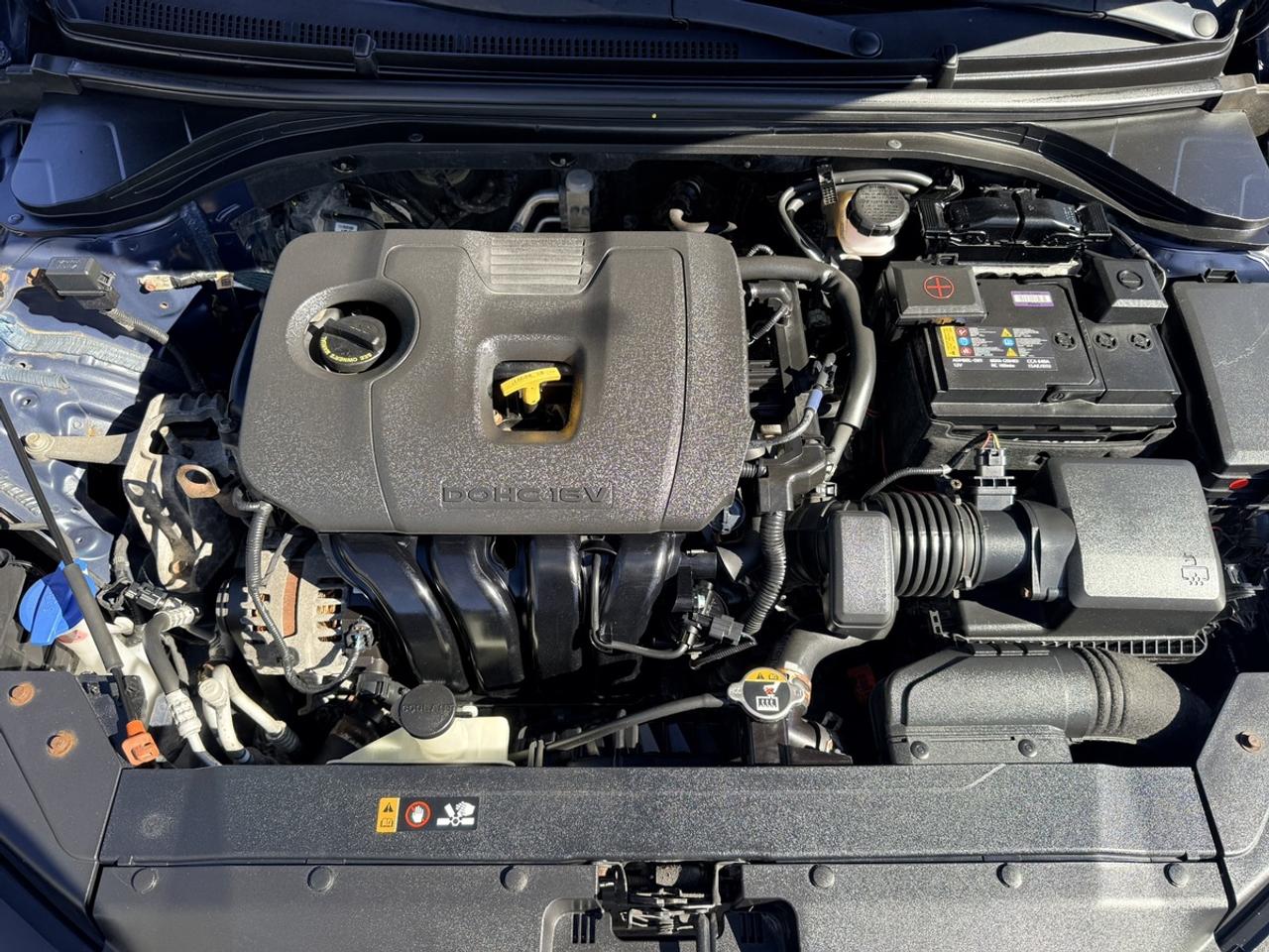 2020 Hyundai Elantra PREFERRED - AUTO - ALLOYS - R.CAMERA - LOW KMS! Photo