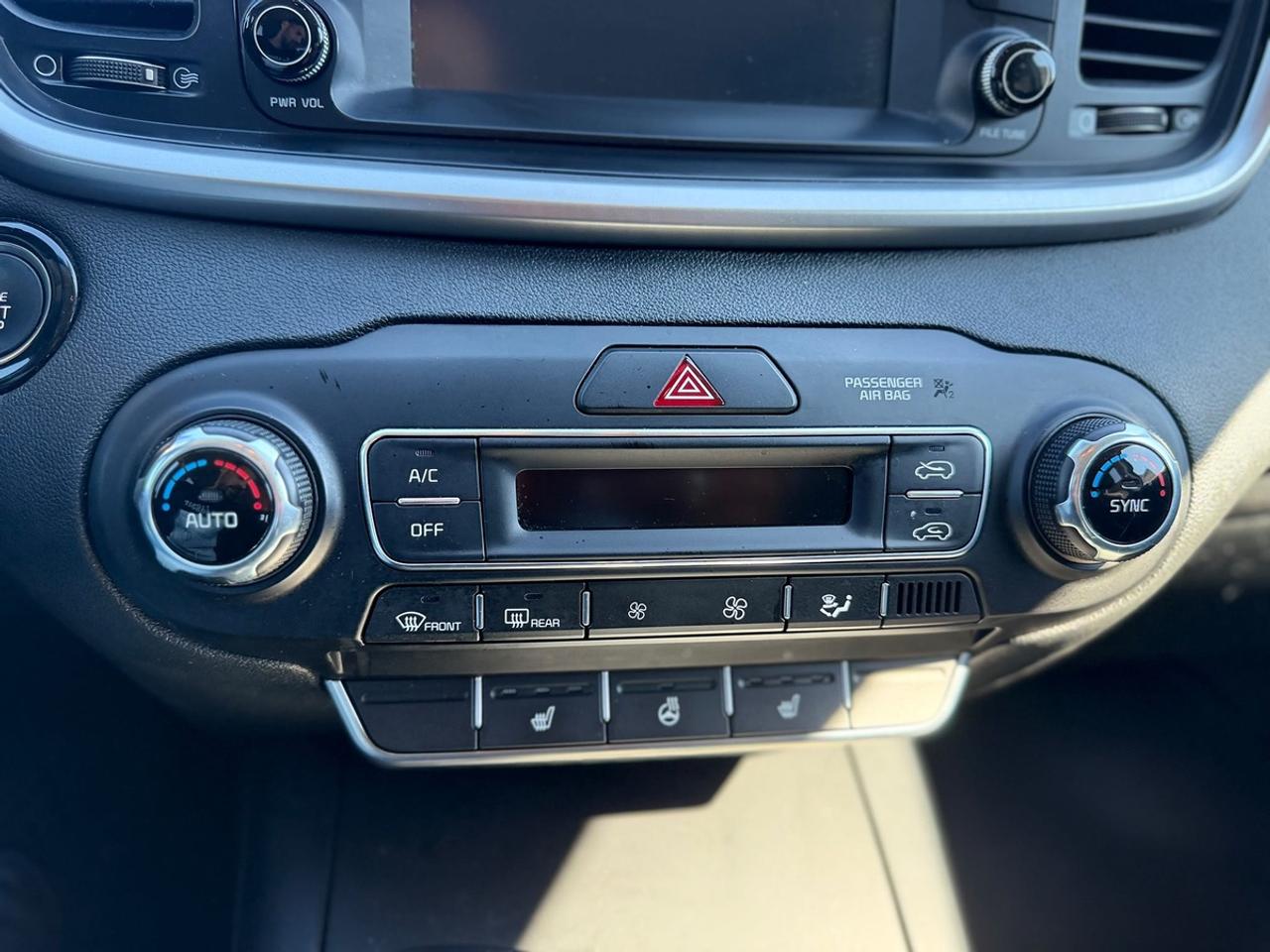 2020 Kia Sorento LX Photo
