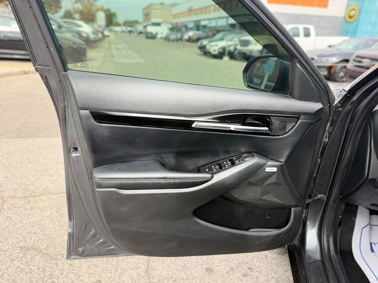2023 Kia Seltos SX Photo