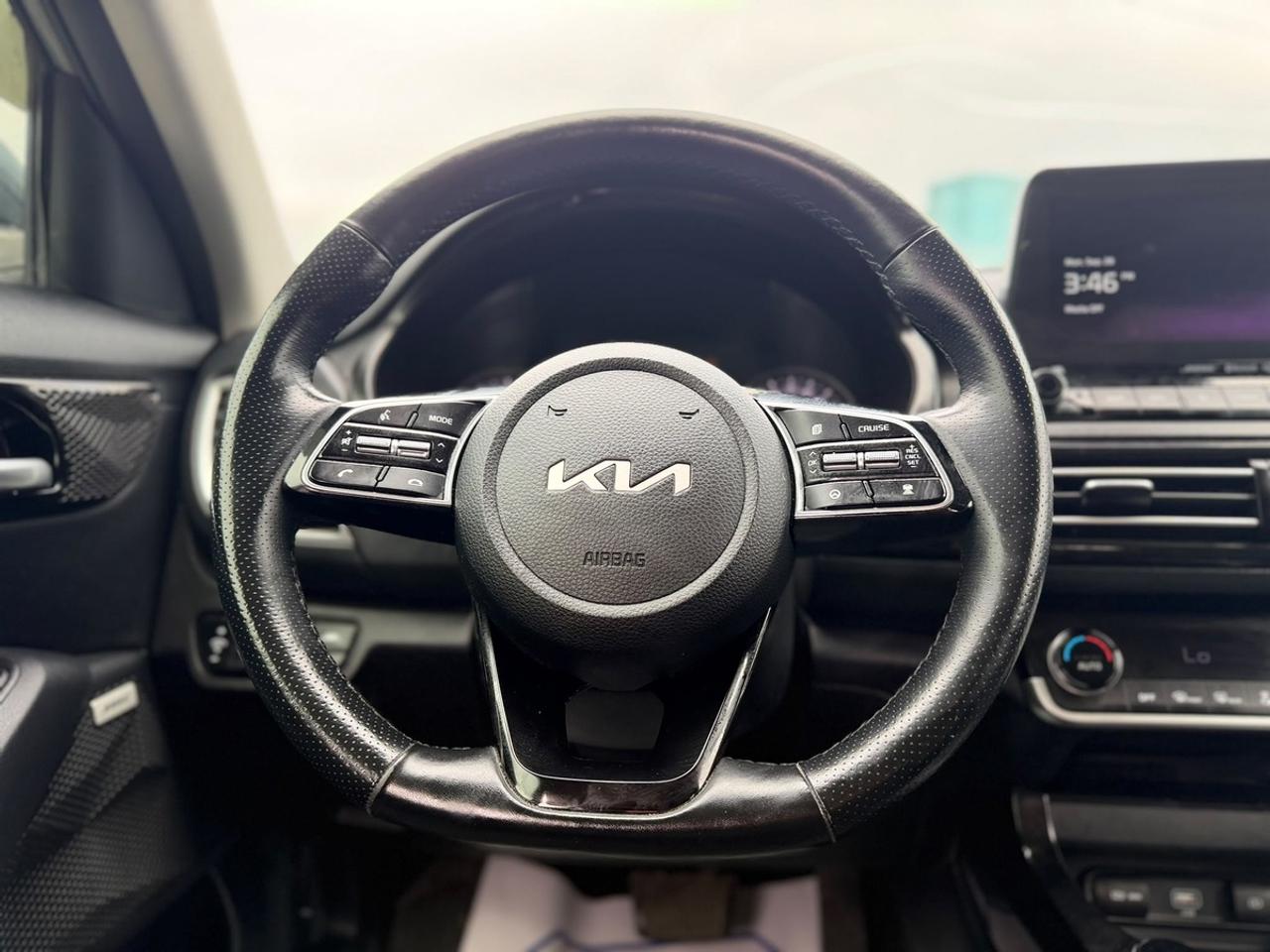 2023 Kia Seltos SX Photo