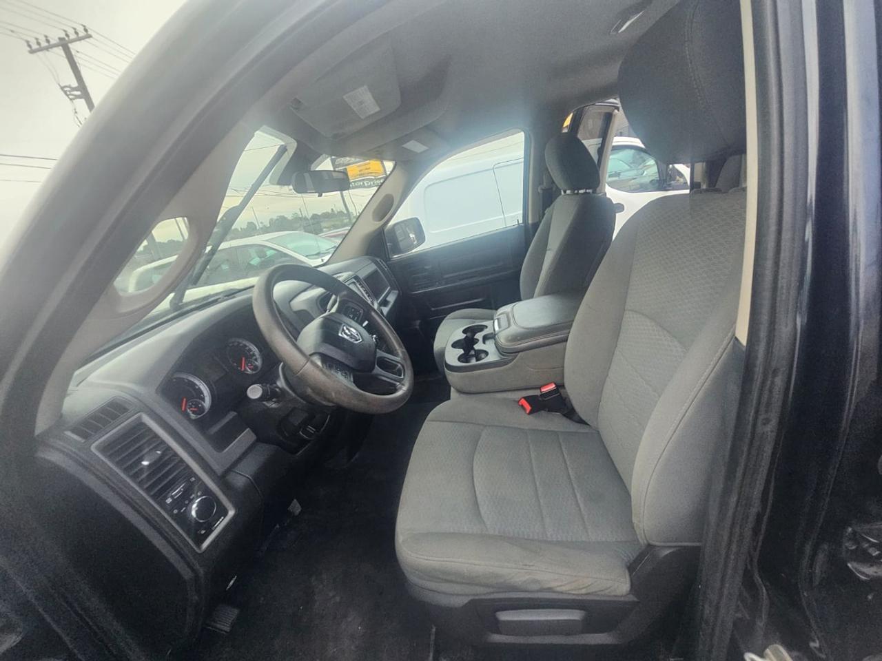 2013 RAM 1500 SPORT Photo1