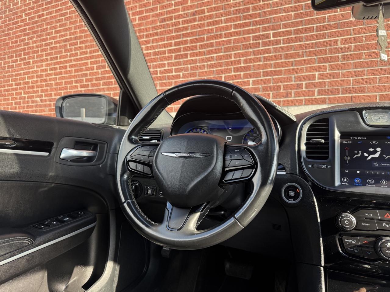 2022 Chrysler 300S Panaroof|Leather|Alpine Audio Photo