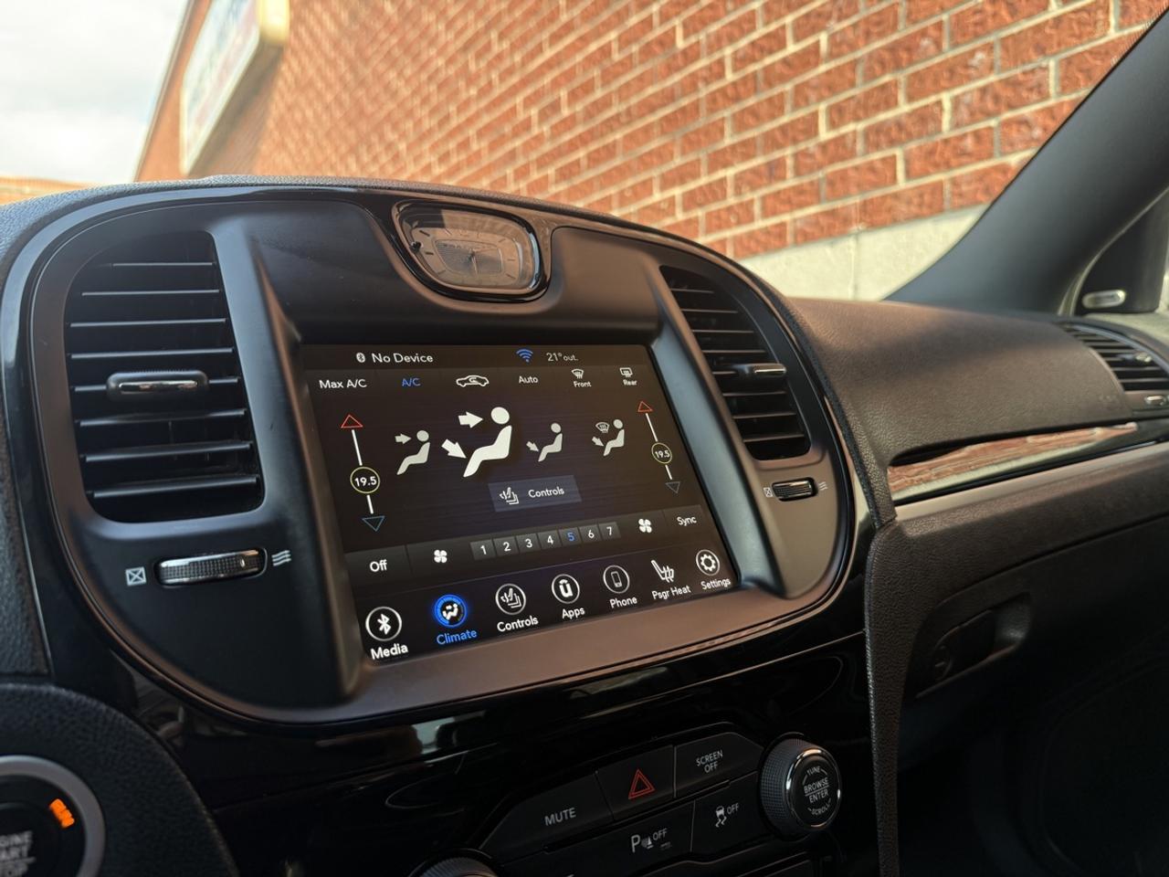 2022 Chrysler 300S Panaroof|Leather|Alpine Audio Photo