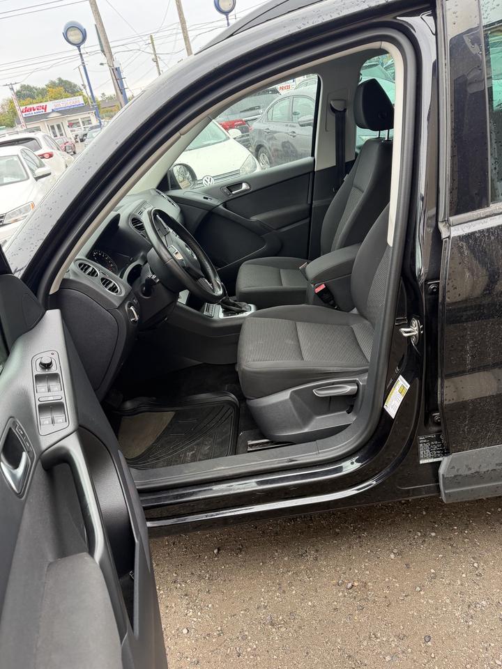 2015 Volkswagen Tiguan S Photo