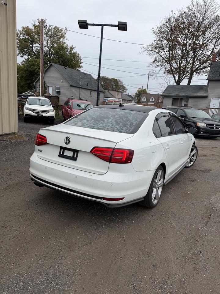 2017 Volkswagen Jetta GLI Photo4