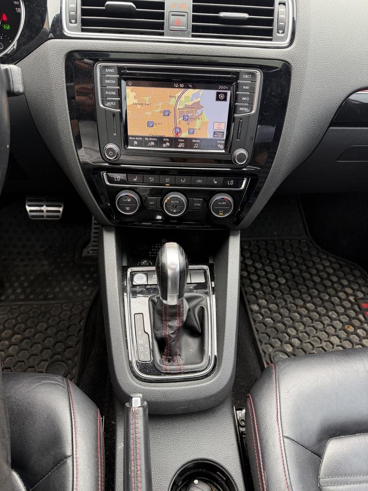 2017 Volkswagen Jetta GLI Photo