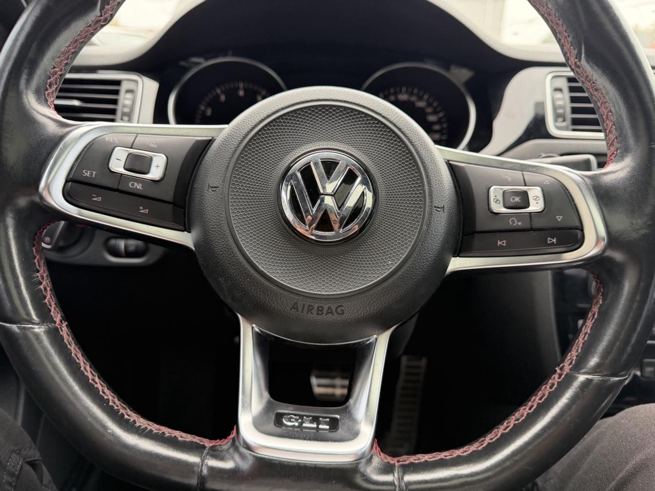 2017 Volkswagen Jetta GLI Photo