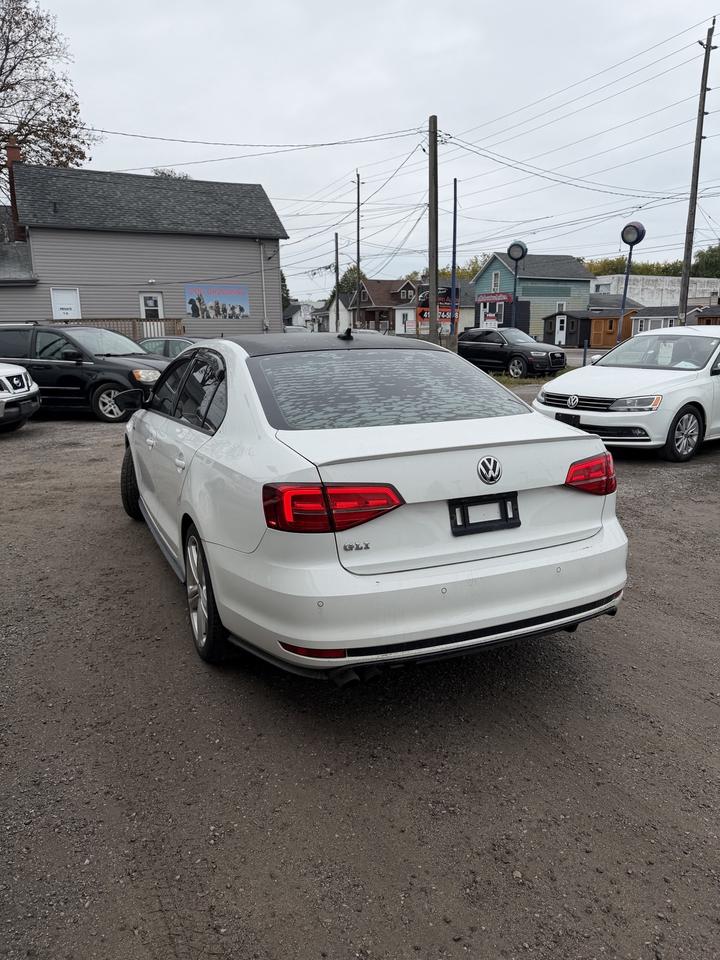 2017 Volkswagen Jetta GLI Photo3