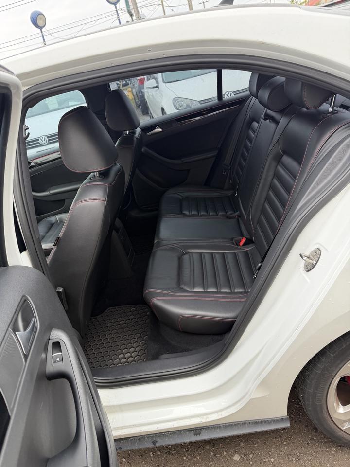 2017 Volkswagen Jetta GLI Photo