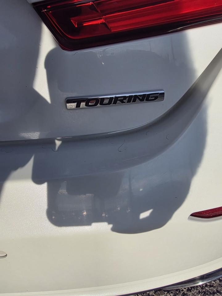 2018 Honda Accord Touring Photo