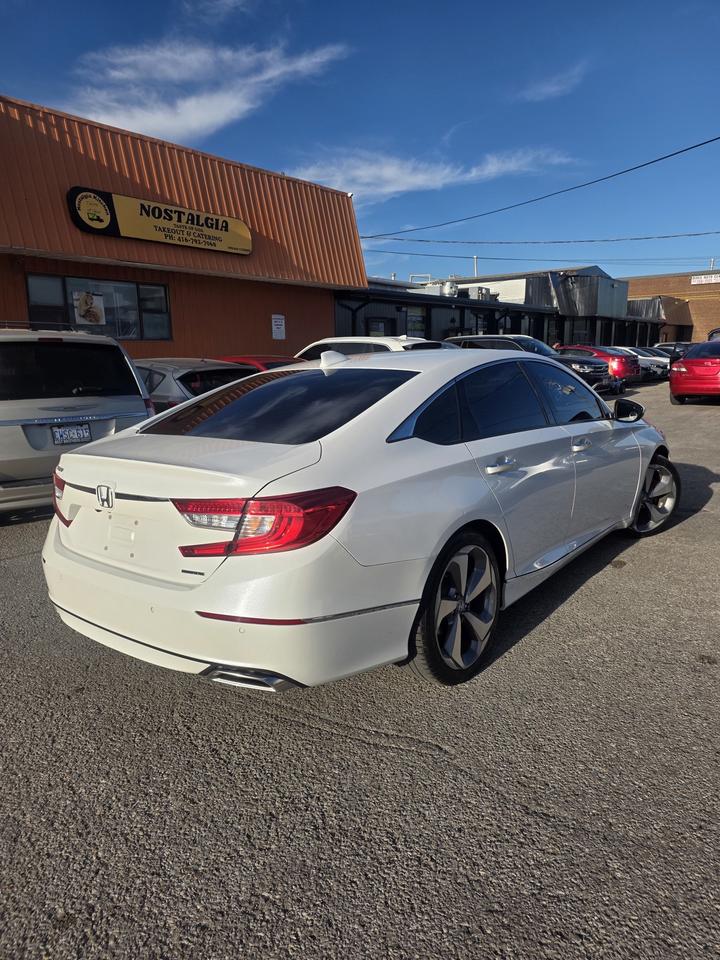 2018 Honda Accord Touring Photo