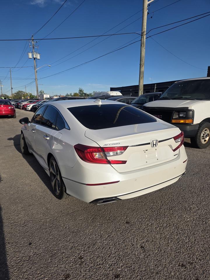 2018 Honda Accord Touring Photo