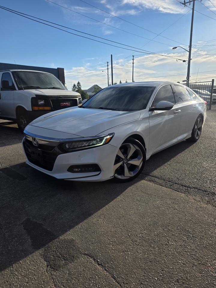2018 Honda Accord Touring Photo