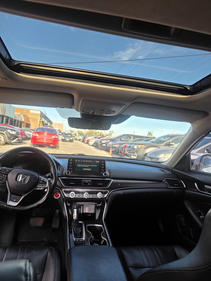 2018 Honda Accord Touring Photo