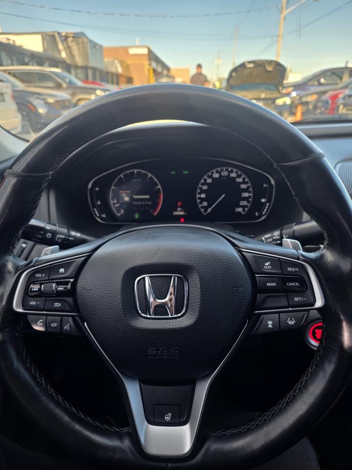 2018 Honda Accord Touring Photo