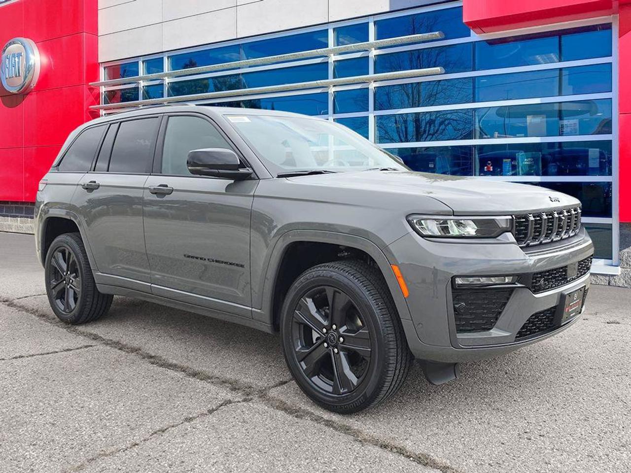 2027 Jeep Grand Cherokee Laredo Altitude|2.0L|4WD|TRAILER TOW|NAPPA LEATHER FACED SEATS| HEATED SEATS|HEATED STEERING WHEEL| Photo