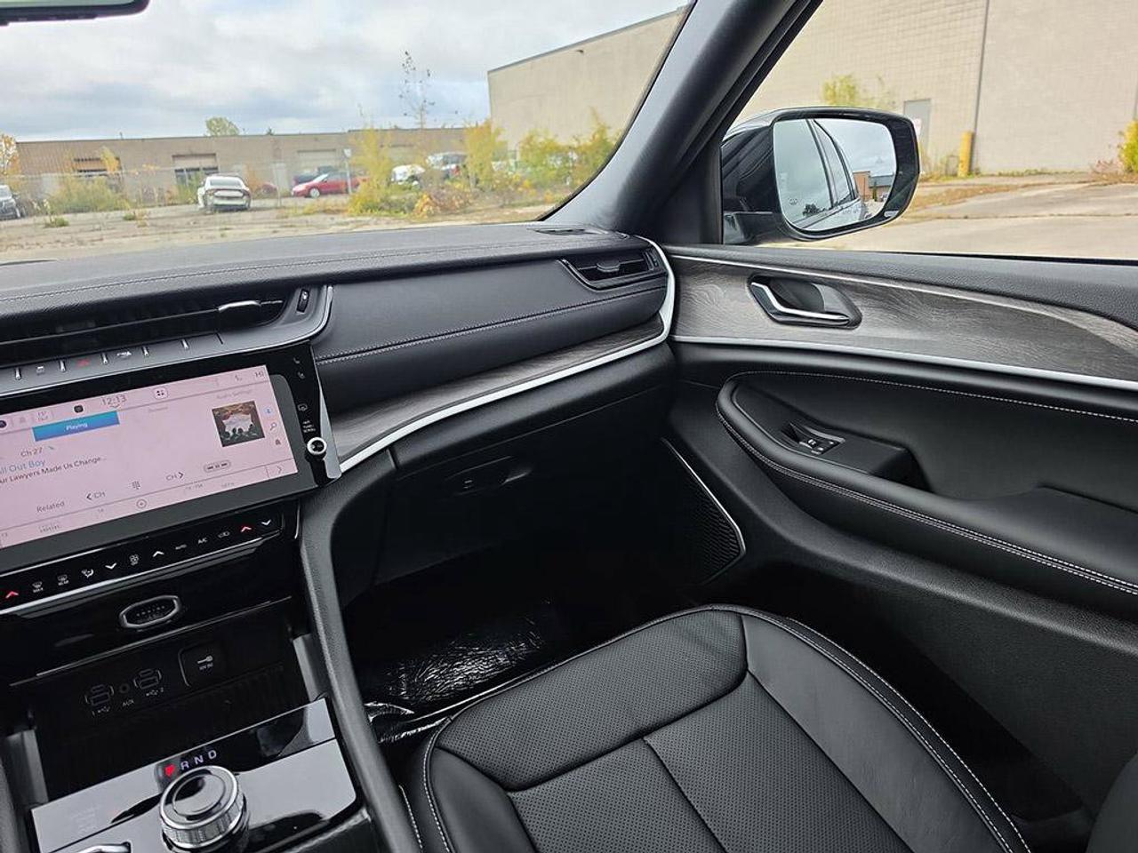 2027 Jeep Grand Cherokee Laredo Altitude|2.0L|4WD|TRAILER TOW|NAPPA LEATHER FACED SEATS| HEATED SEATS|HEATED STEERING WHEEL| Photo