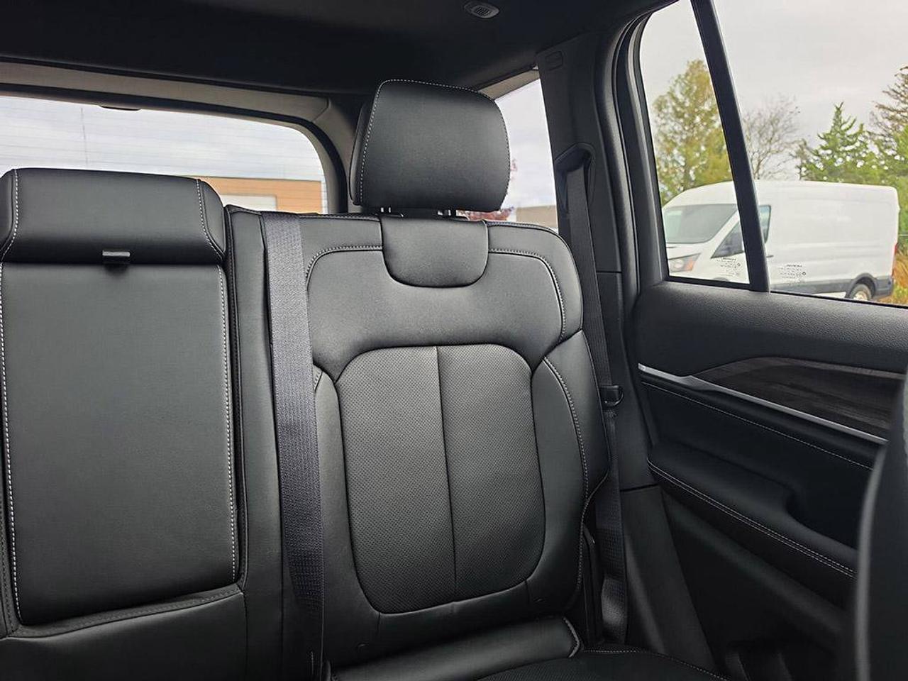 2027 Jeep Grand Cherokee Laredo Altitude|2.0L|4WD|TRAILER TOW|NAPPA LEATHER FACED SEATS| HEATED SEATS|HEATED STEERING WHEEL| Photo