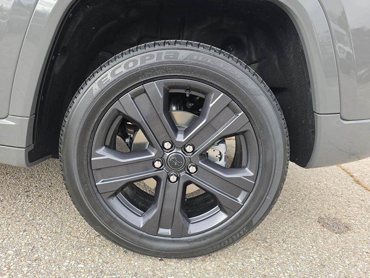 2027 Jeep Grand Cherokee Laredo Altitude|2.0L|4WD|TRAILER TOW|NAPPA LEATHER FACED SEATS| HEATED SEATS|HEATED STEERING WHEEL| Photo