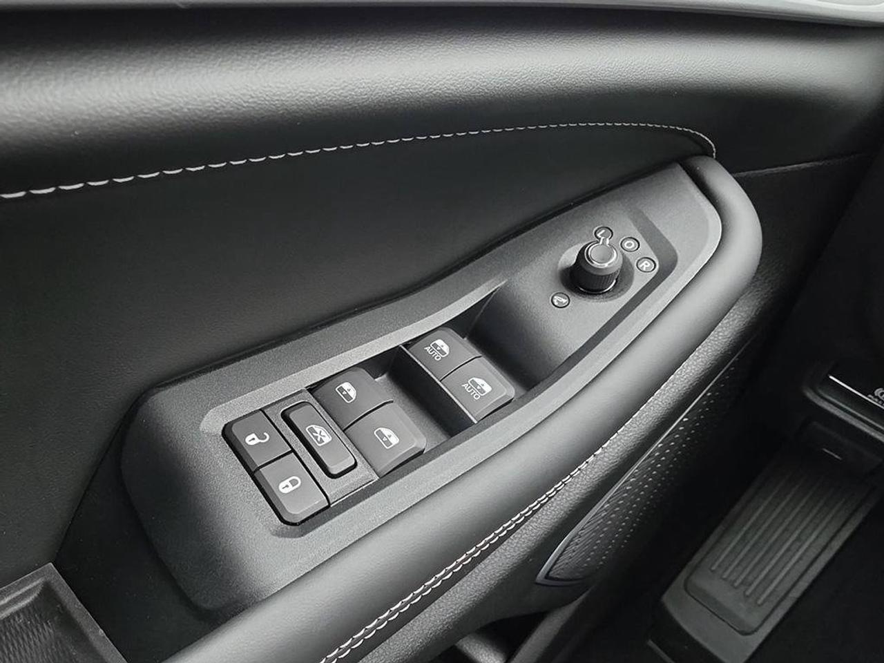 2027 Jeep Grand Cherokee Laredo Altitude|2.0L|4WD|TRAILER TOW|NAPPA LEATHER FACED SEATS| HEATED SEATS|HEATED STEERING WHEEL| Photo