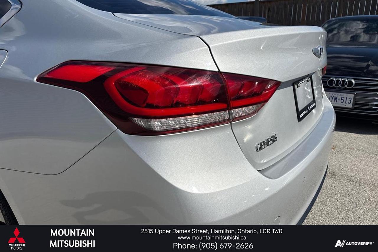 2015 Hyundai Genesis Sedan ULTIMATE Photo