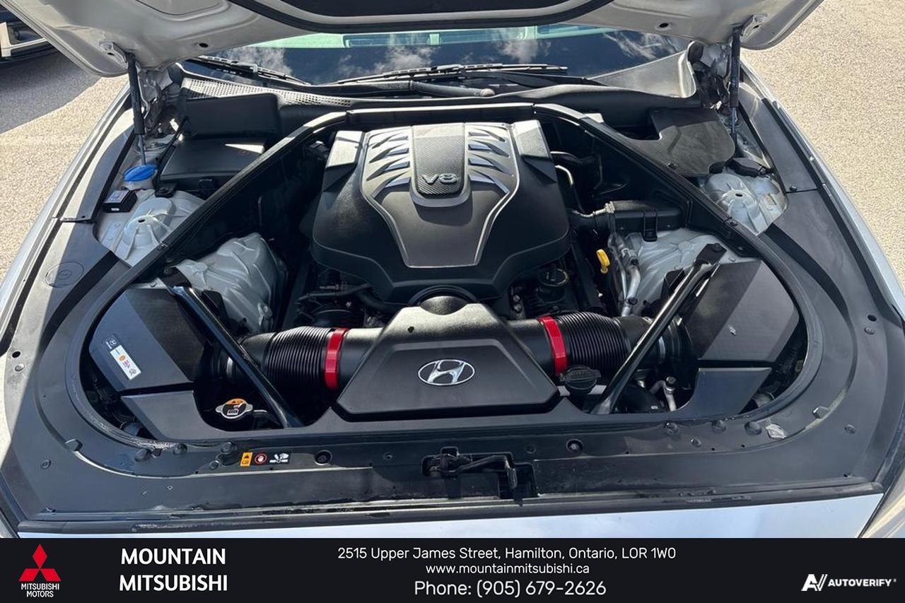 2015 Hyundai Genesis Sedan ULTIMATE Photo