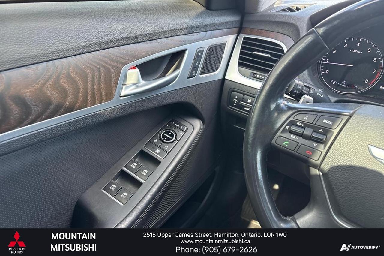 2015 Hyundai Genesis Sedan ULTIMATE Photo