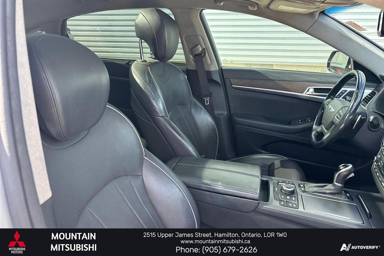 2015 Hyundai Genesis Sedan ULTIMATE Photo