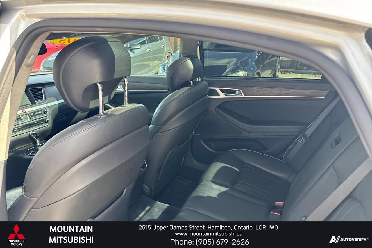 2015 Hyundai Genesis Sedan ULTIMATE Photo