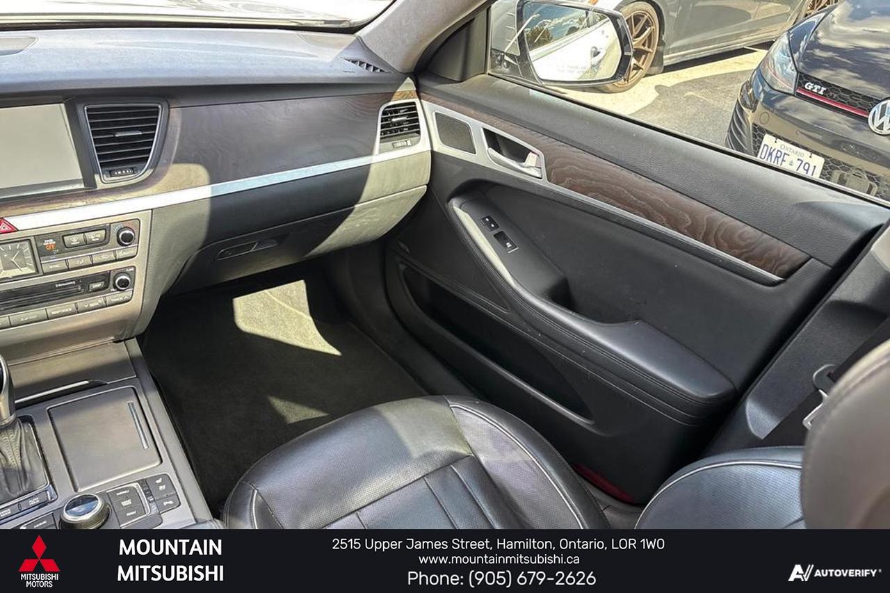2015 Hyundai Genesis Sedan ULTIMATE Photo