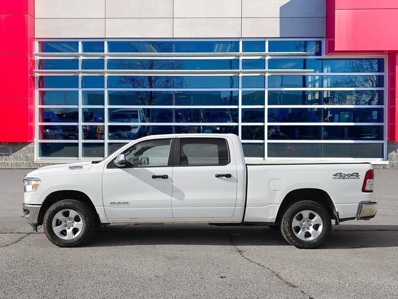 2023 RAM 1500 Big Horn | Clean CarFax | Very Low KMS | Ontario Vehicle | Fully Certified | Apple CarPlay | Photo