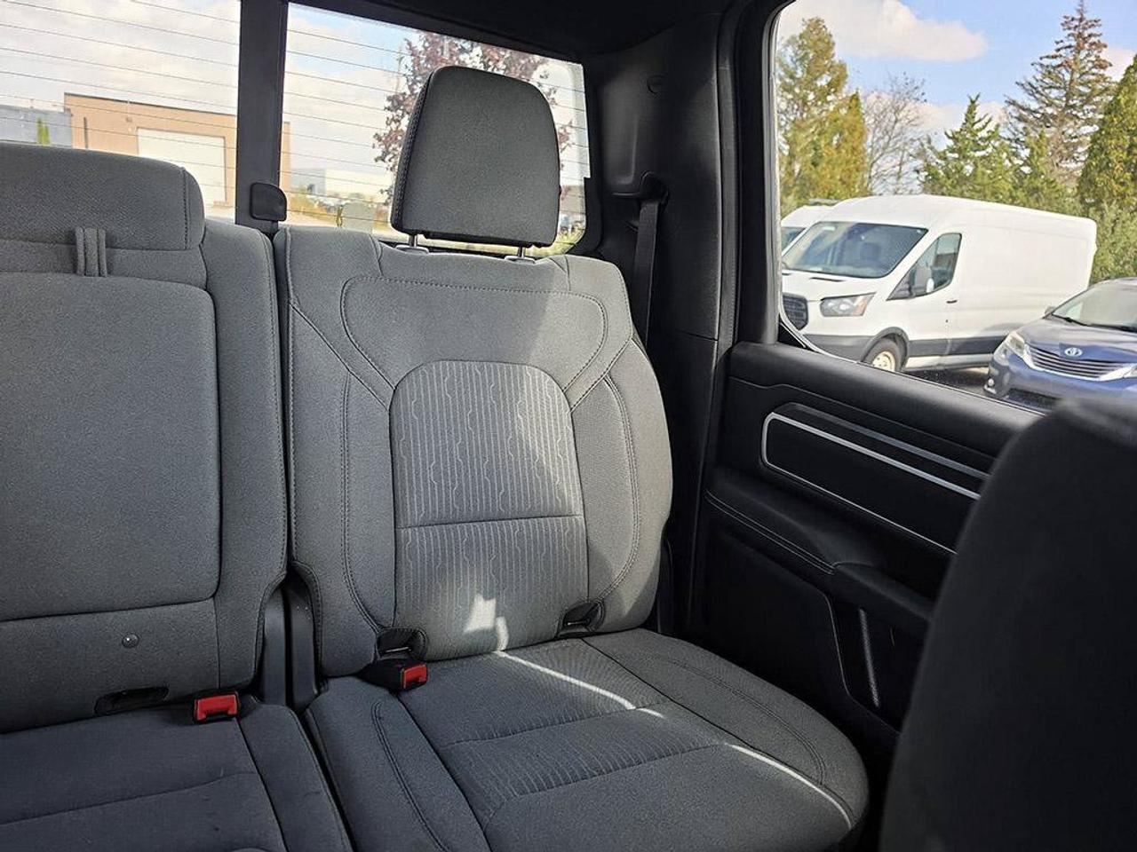 2023 RAM 1500 Big Horn | Clean CarFax | Very Low KMS | Ontario Vehicle | Fully Certified | Apple CarPlay | Photo