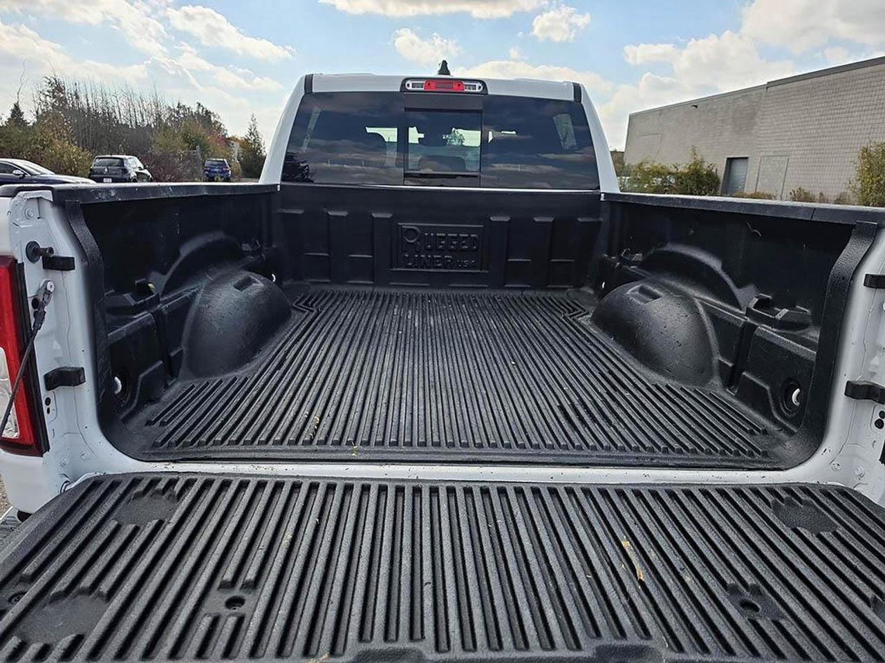 2023 RAM 1500 Big Horn | Clean CarFax | Very Low KMS | Ontario Vehicle | Fully Certified | Apple CarPlay | Photo