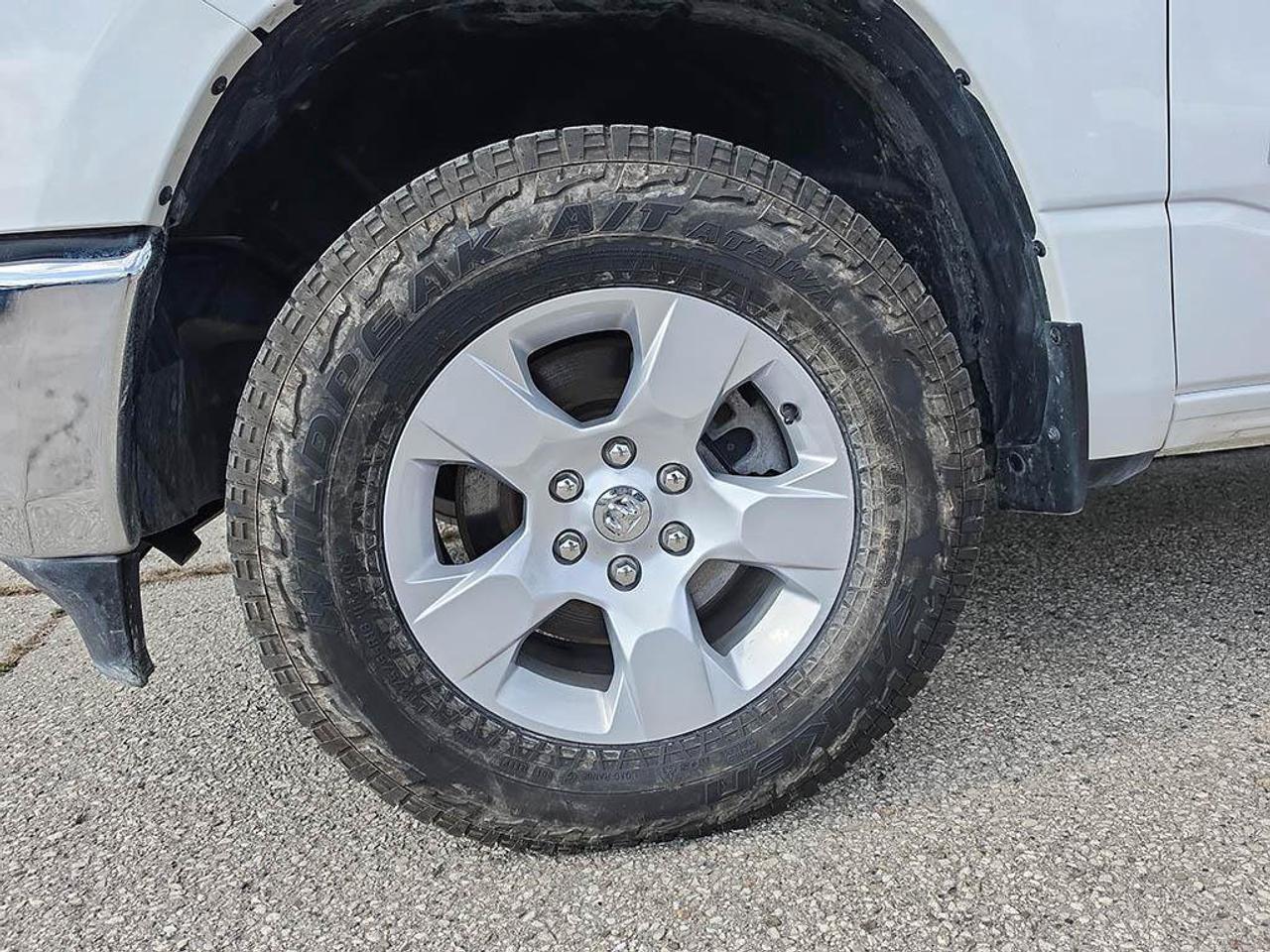 2023 RAM 1500 Big Horn | Clean CarFax | Very Low KMS | Ontario Vehicle | Fully Certified | Apple CarPlay | Photo