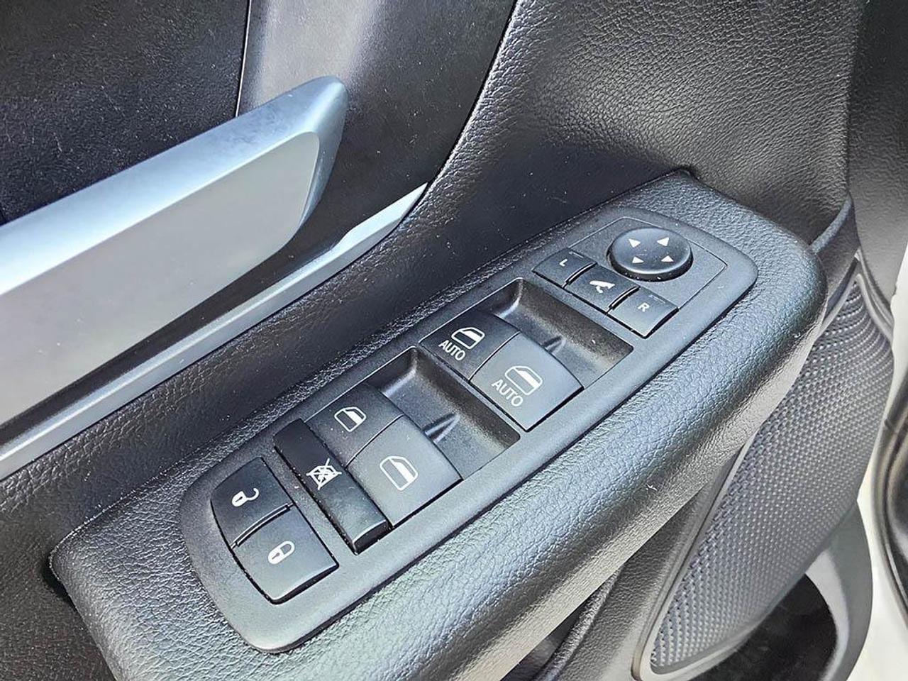 2023 RAM 1500 Big Horn | Clean CarFax | Very Low KMS | Ontario Vehicle | Fully Certified | Apple CarPlay | Photo