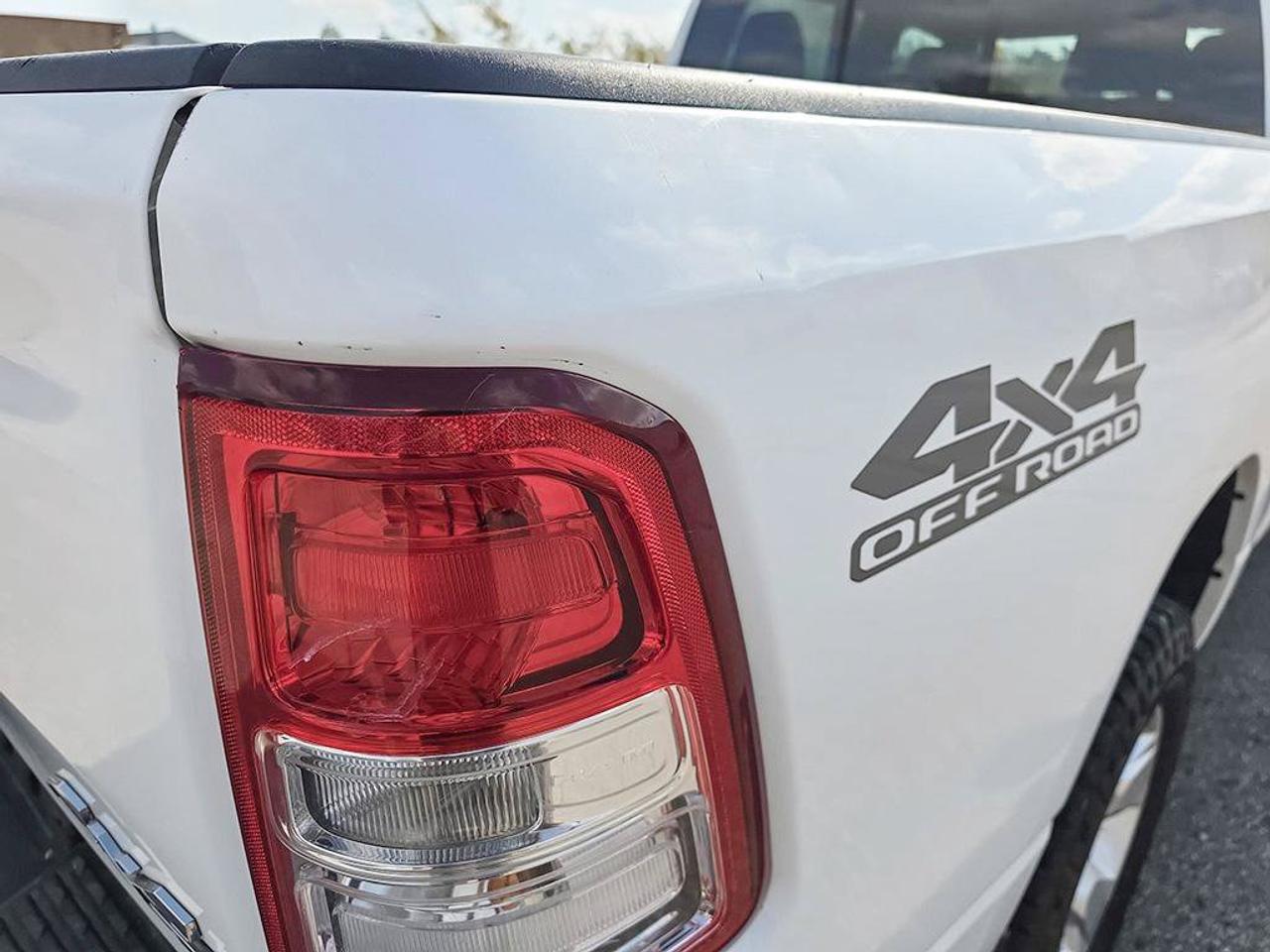2023 RAM 1500 Big Horn | Clean CarFax | Very Low KMS | Ontario Vehicle | Fully Certified | Apple CarPlay | Photo