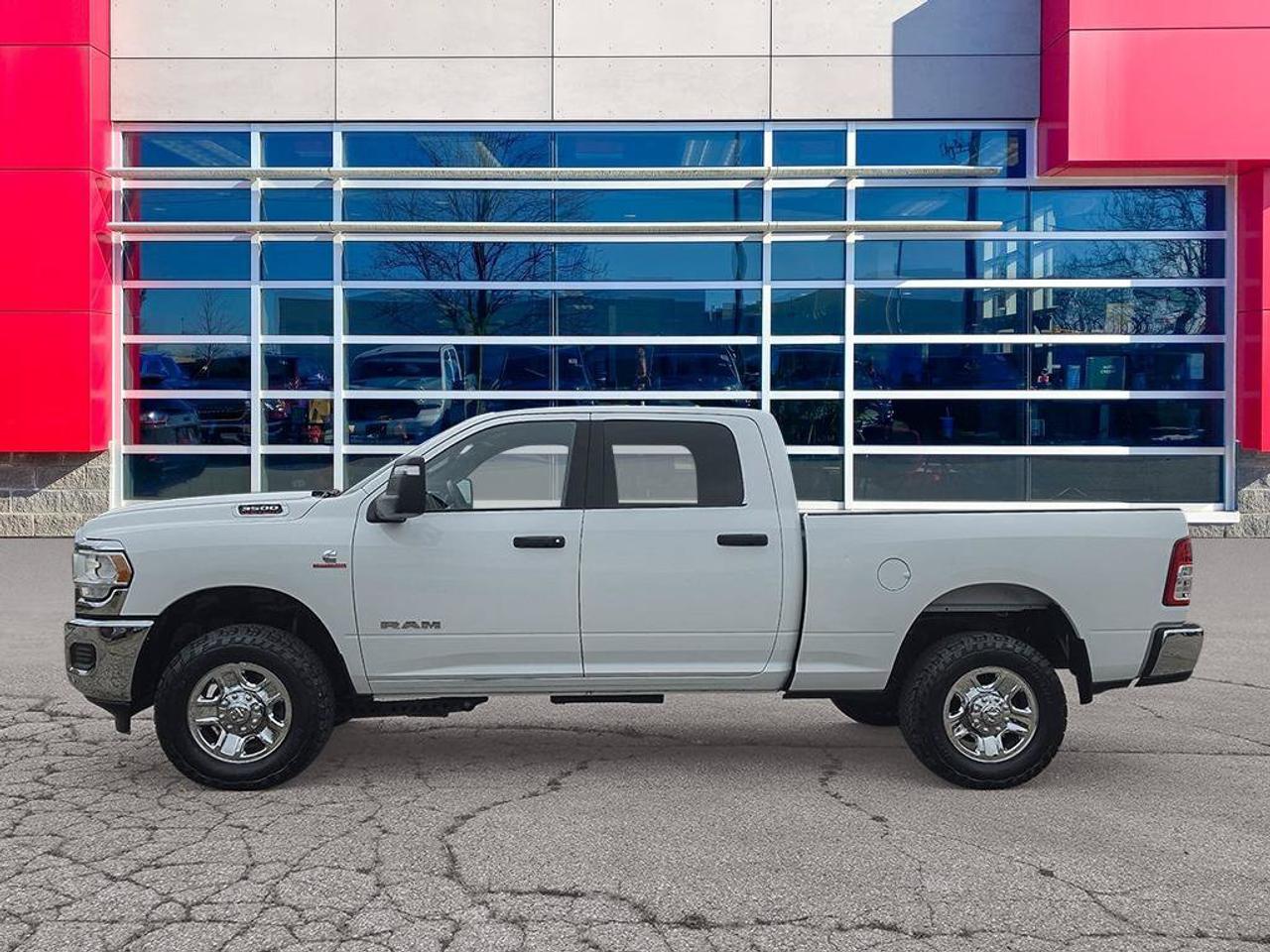 2024 RAM 3500 Big Horn | Clean CarFax | Ontario Vehicle | Low KMS | Fully Certified | New Rear Tires | CarPlay | Photo1
