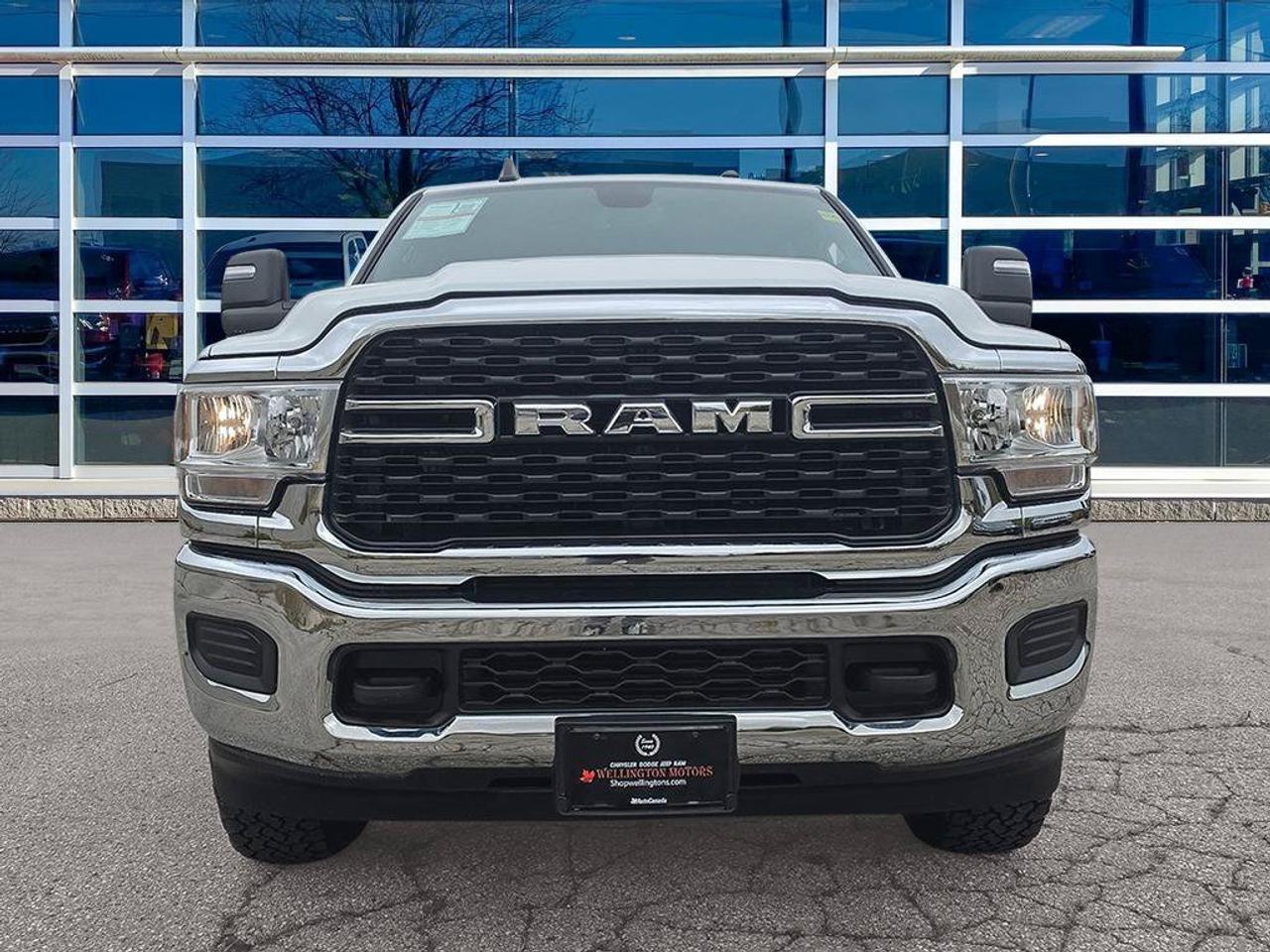 2024 RAM 3500 Big Horn | Clean CarFax | Ontario Vehicle | Low KMS | Fully Certified | New Rear Tires | CarPlay | Photo