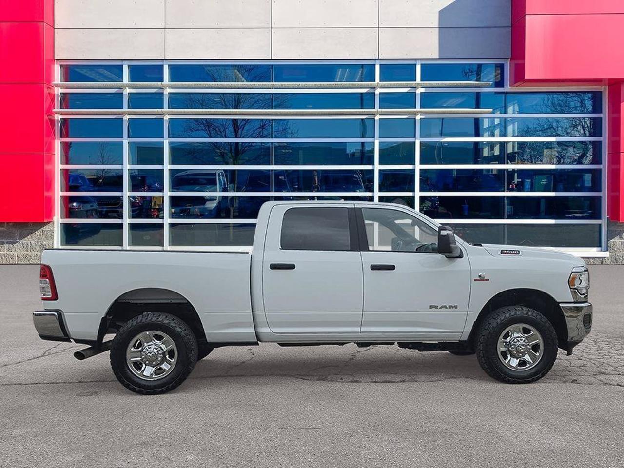 2024 RAM 3500 Big Horn | Clean CarFax | Ontario Vehicle | Low KMS | Fully Certified | New Rear Tires | CarPlay | Photo