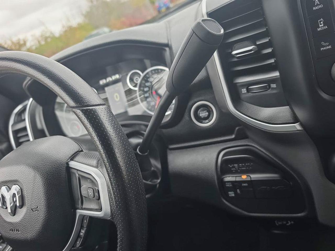 2024 RAM 3500 Big Horn | Clean CarFax | Ontario Vehicle | Low KMS | Fully Certified | New Rear Tires | CarPlay | Photo