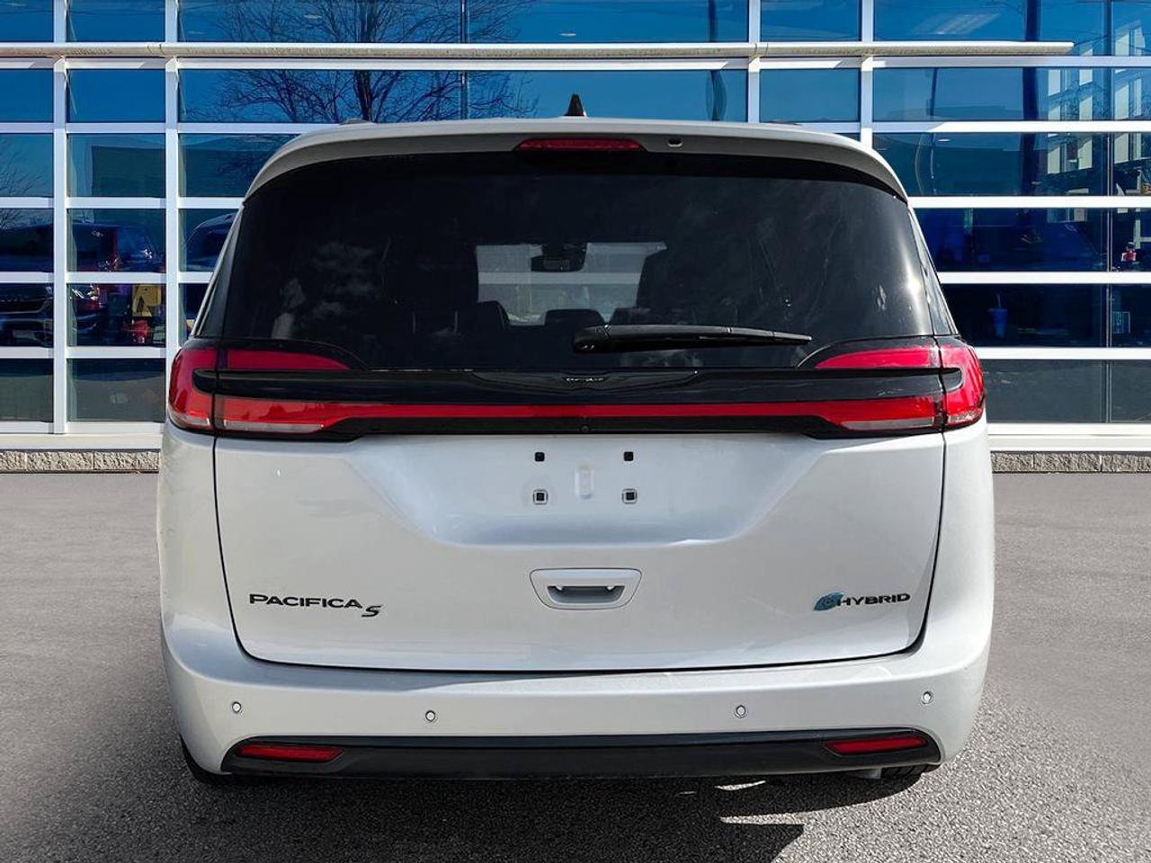 2024 Chrysler Pacifica Hybrid Premium S Appearance | One Owner | Clean CarFax Report | Fully Certified | Ontario Vehicle | Photo3