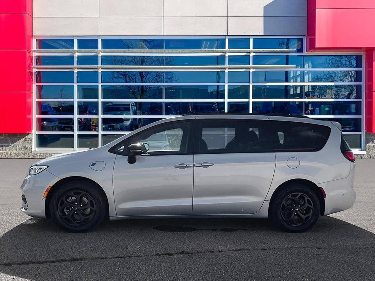2024 Chrysler Pacifica Hybrid Premium S Appearance | One Owner | Clean CarFax Report | Fully Certified | Ontario Vehicle | Photo