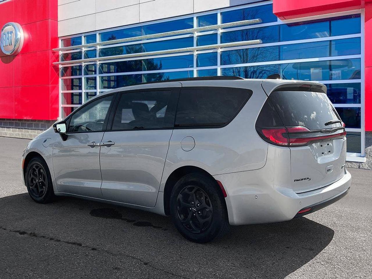 2024 Chrysler Pacifica Hybrid Premium S Appearance | One Owner | Clean CarFax Report | Fully Certified | Ontario Vehicle | Photo2