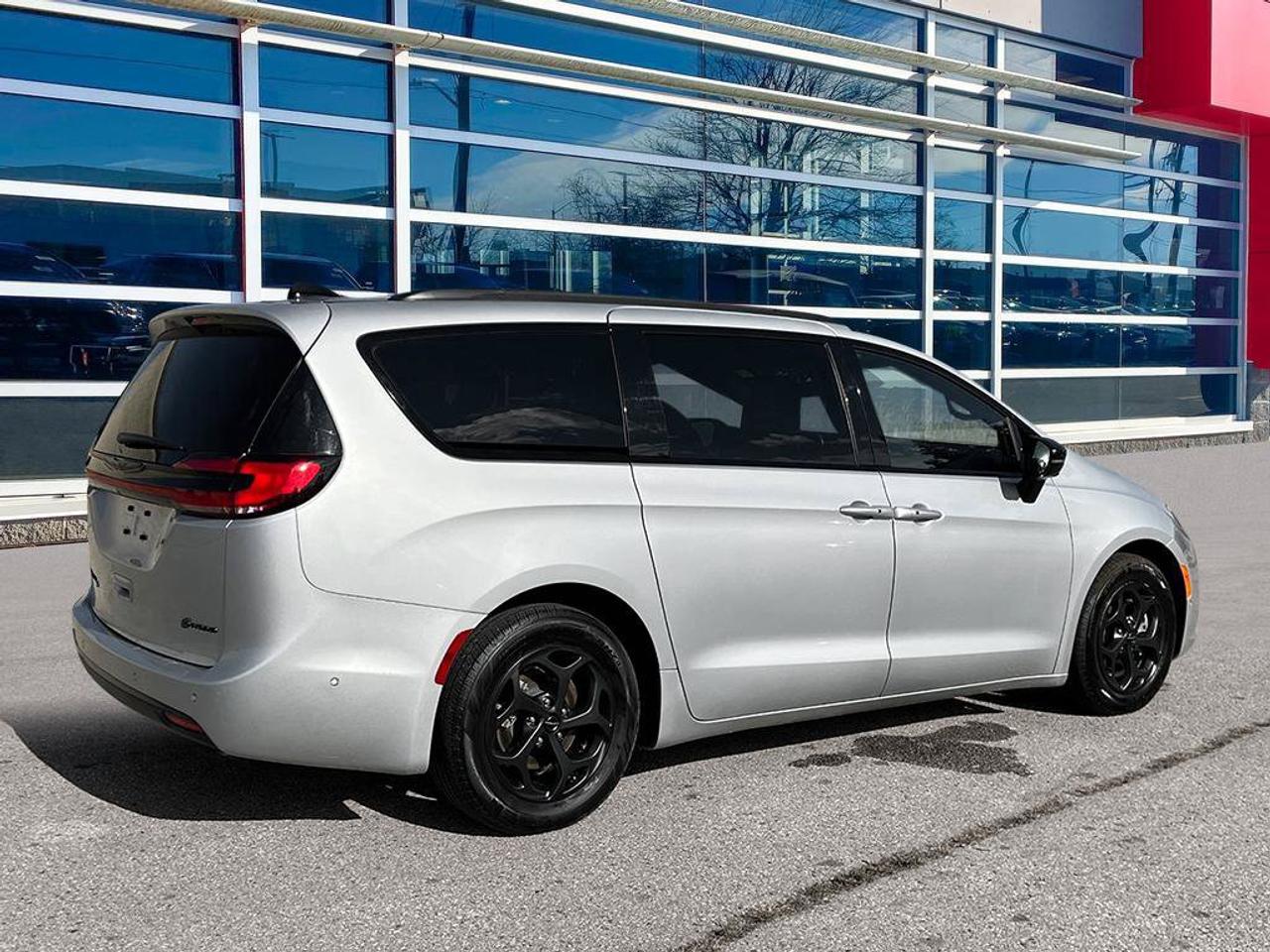 2024 Chrysler Pacifica Hybrid Premium S Appearance | One Owner | Clean CarFax Report | Fully Certified | Ontario Vehicle | Photo