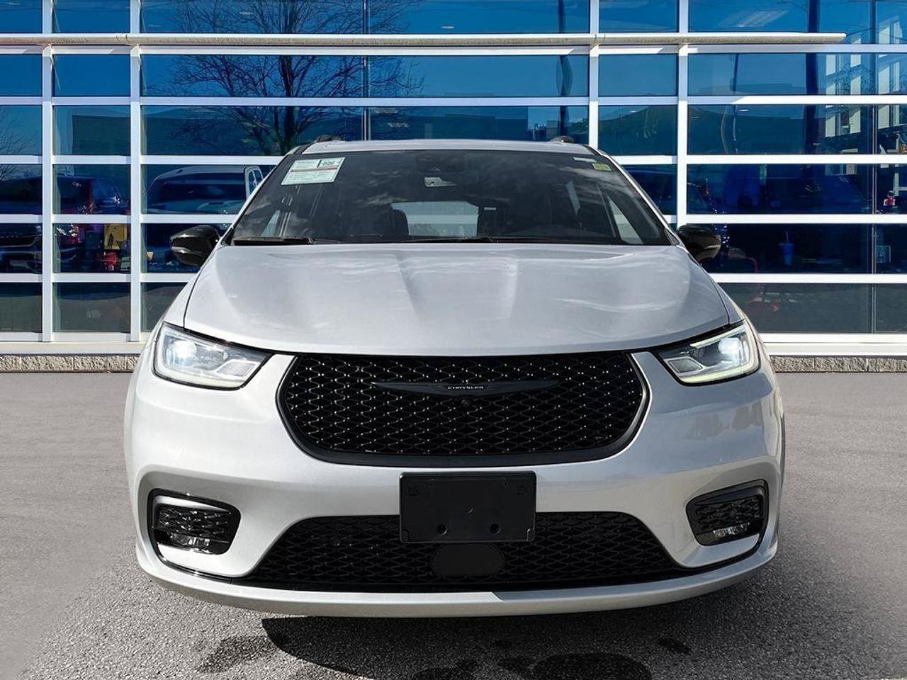 2024 Chrysler Pacifica Hybrid Premium S Appearance | One Owner | Clean CarFax Report | Fully Certified | Ontario Vehicle | Photo