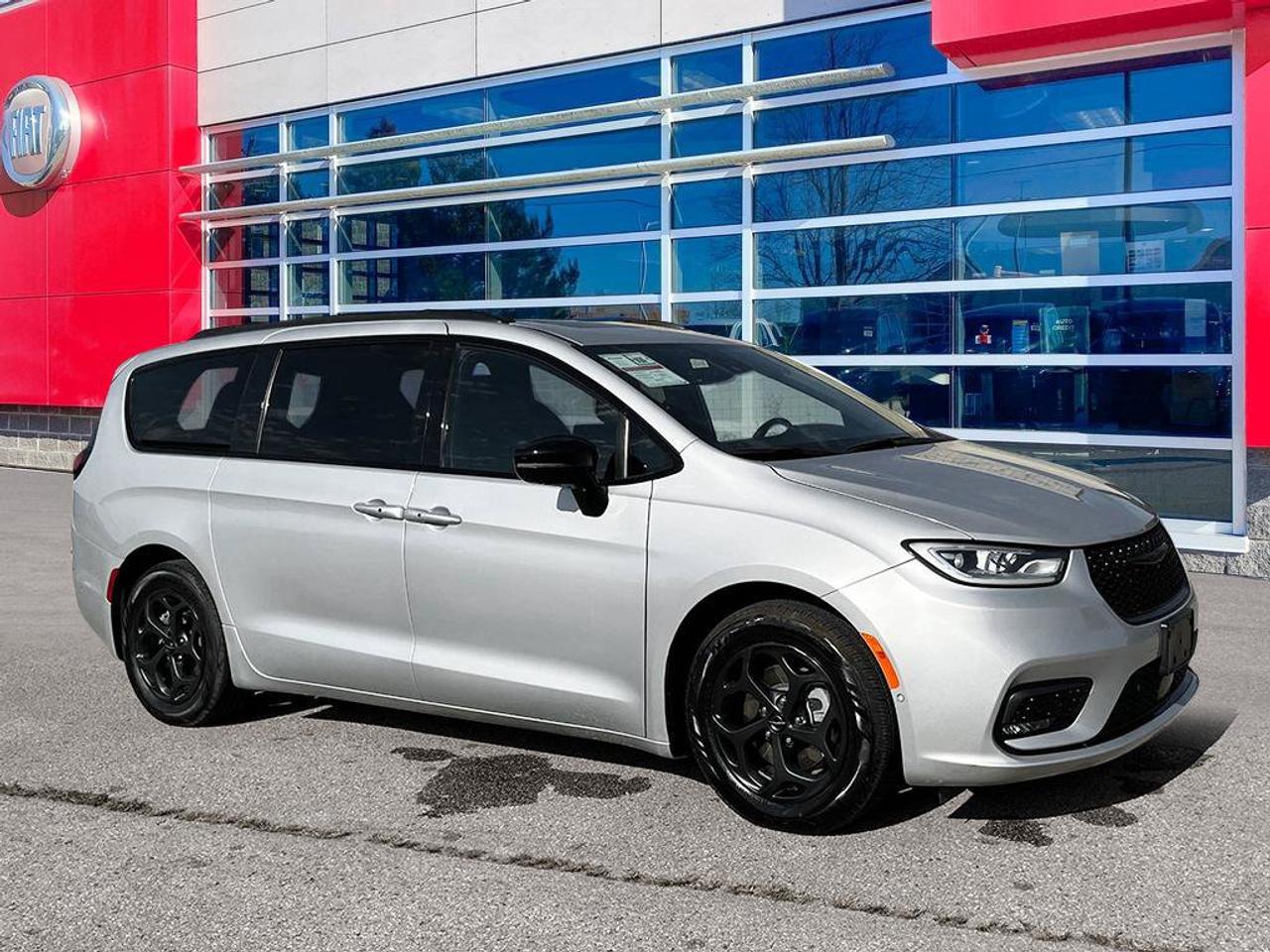 2024 Chrysler Pacifica Hybrid Premium S Appearance | One Owner | Clean CarFax Report | Fully Certified | Ontario Vehicle | Photo