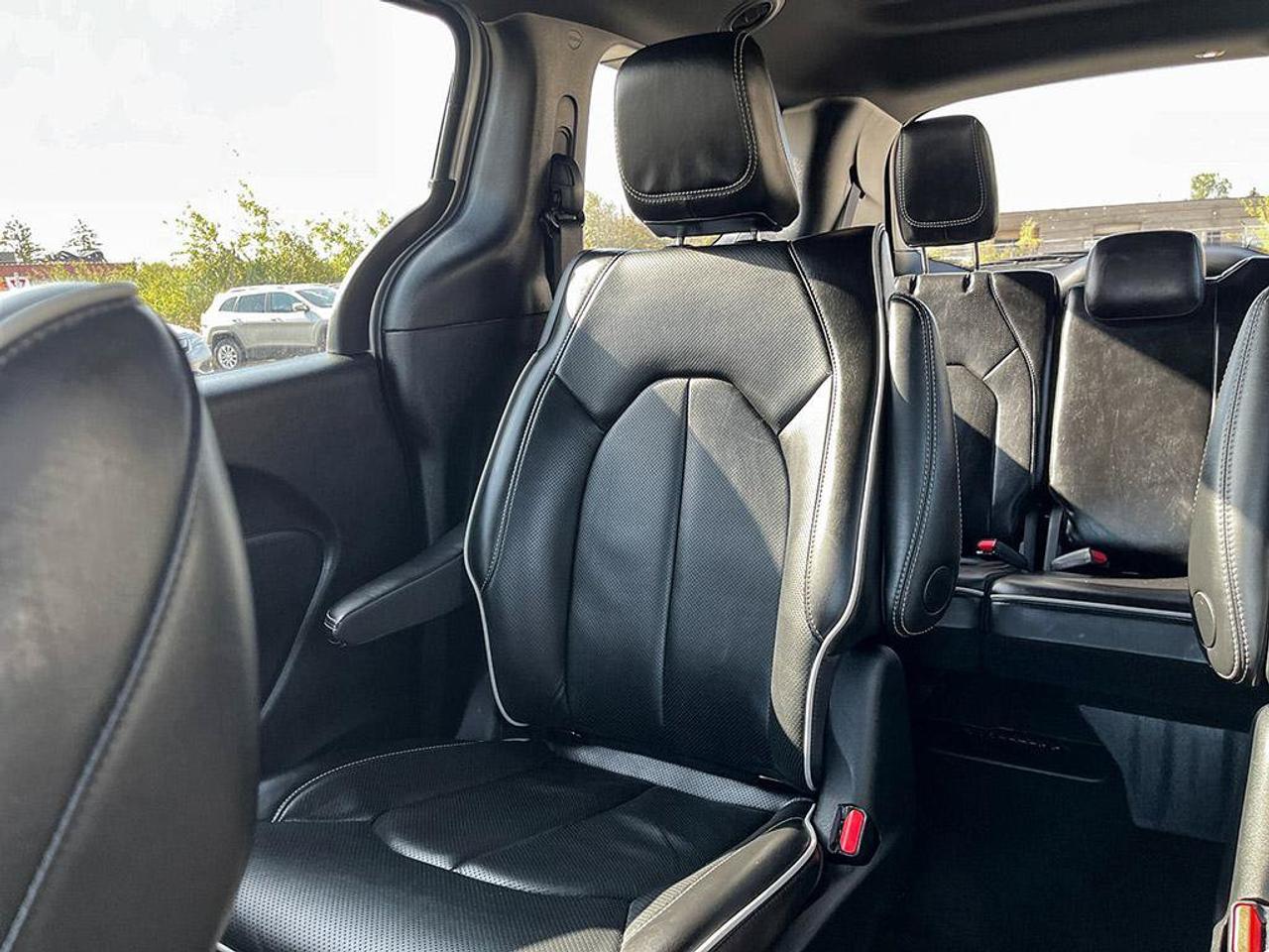2024 Chrysler Pacifica Hybrid Premium S Appearance | One Owner | Clean CarFax Report | Fully Certified | Ontario Vehicle | Photo