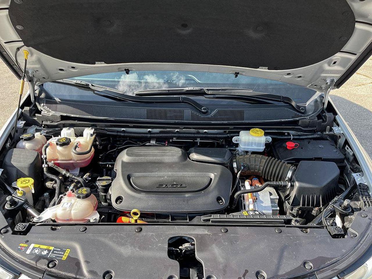 2024 Chrysler Pacifica Hybrid Premium S Appearance | One Owner | Clean CarFax Report | Fully Certified | Ontario Vehicle | Photo