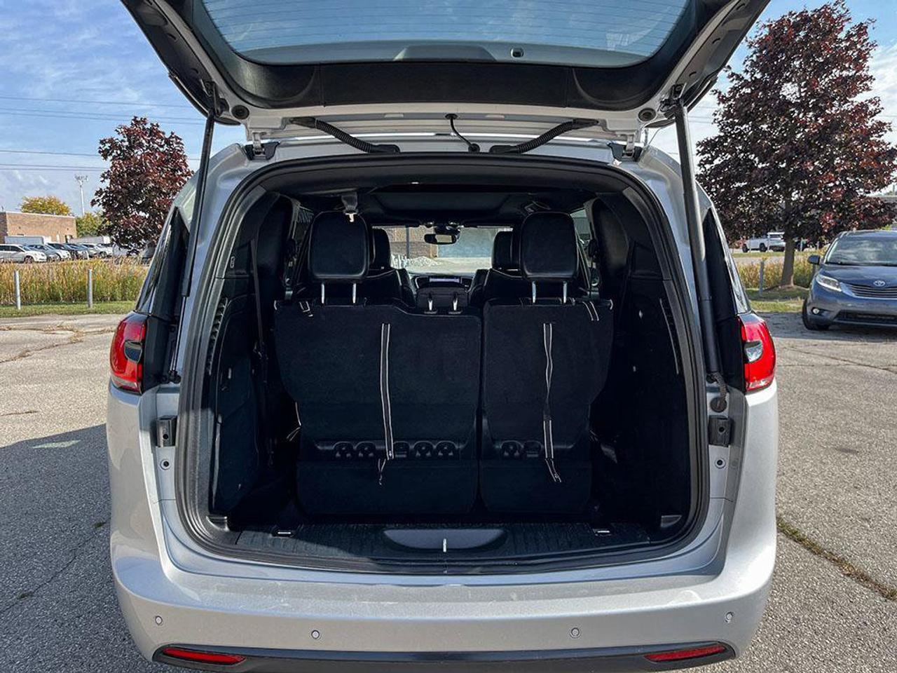 2024 Chrysler Pacifica Hybrid Premium S Appearance | One Owner | Clean CarFax Report | Fully Certified | Ontario Vehicle | Photo