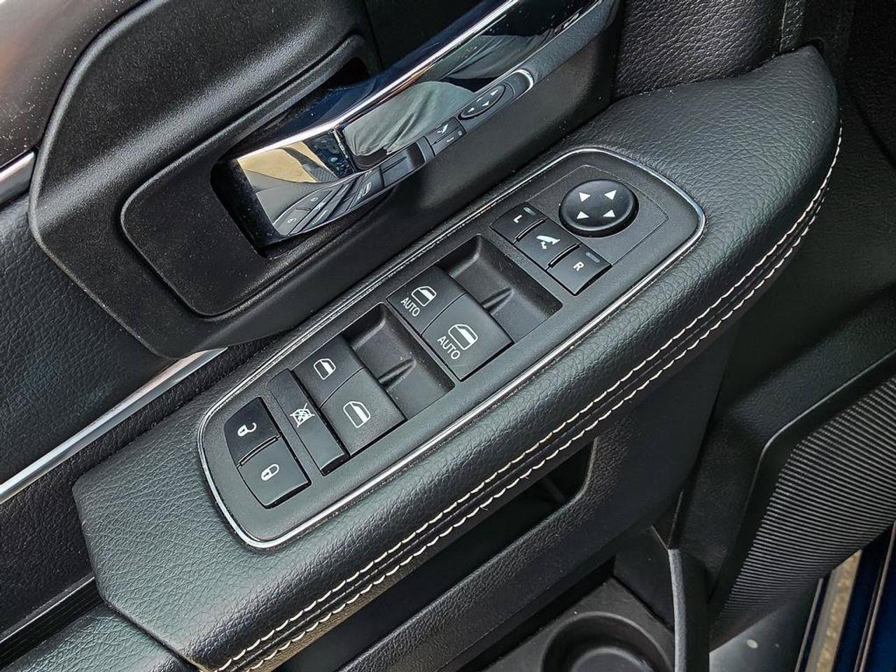 2023 RAM 1500 Classic Warlock | HEMI V8 | One Owner | Clean CarFax Report | Fully Certified | Ontario Vehicle | CarPlay | Photo